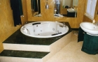 Bagno in marmo Giallo Reale, Botticino, Verde Guatemala - SIRONI  MARMI  Monza