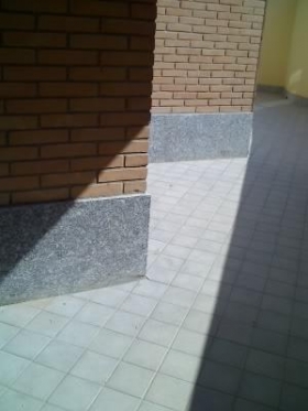 Zoccolatura in Serizzo levigato - SIRONI MARMI Monza