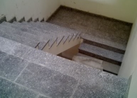 Scale e Zoccolini Serizzo lucido - SIRONI MARMI Monza